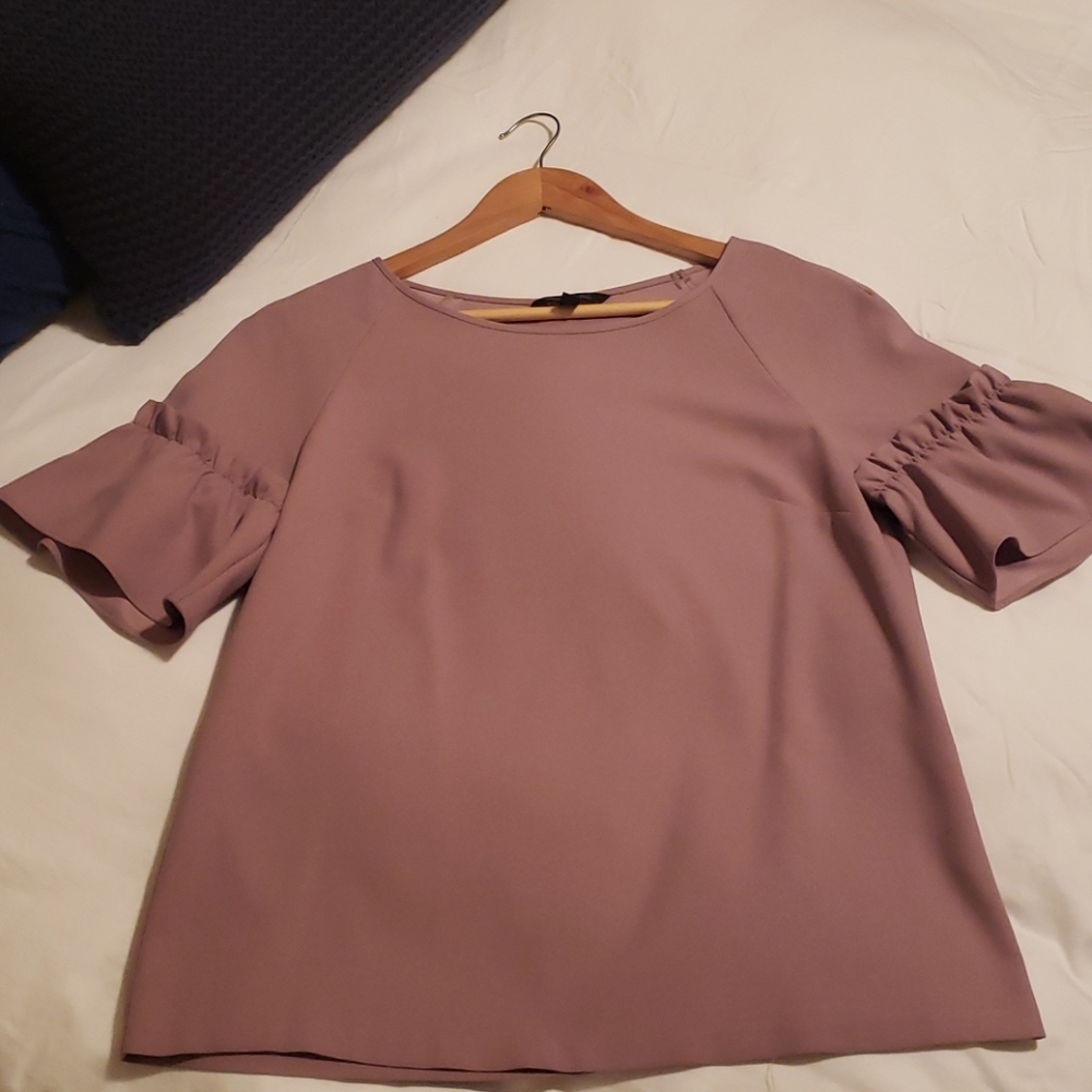 Classy Banana Republic Ruffled Sleeve Blouse